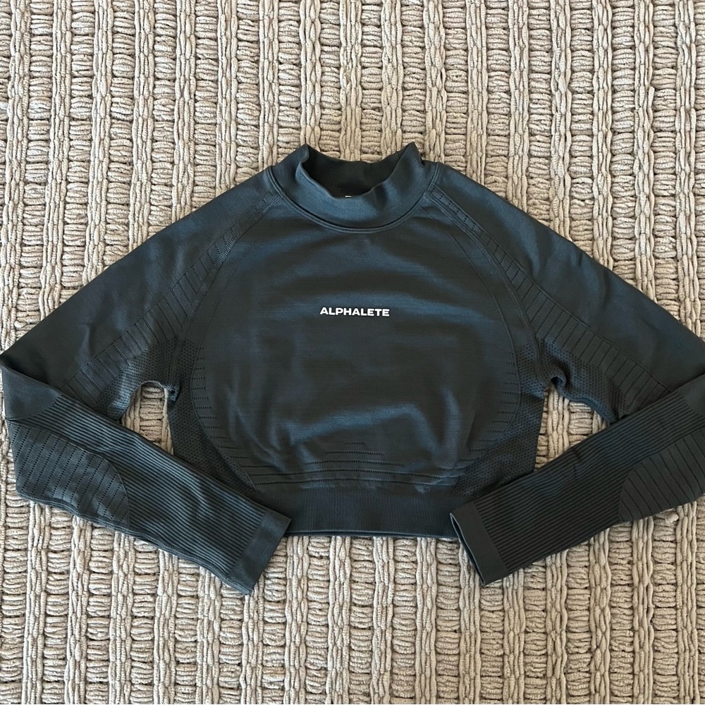 Alphalete ozone high neck LS crop